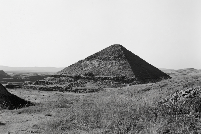 高清大图下载【趣麦麦图】荒漠中的金字塔遗迹