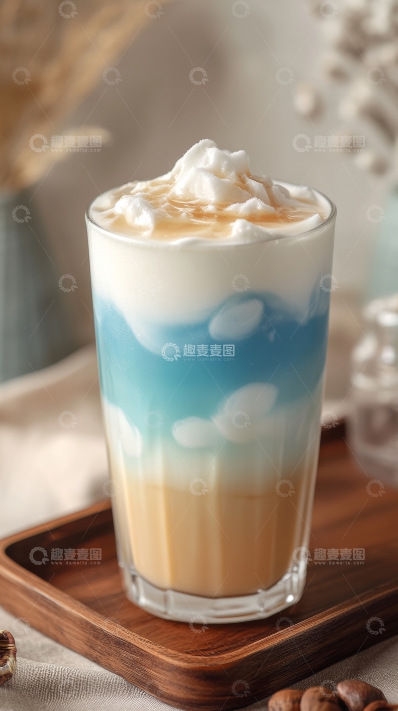 高清大图下载【趣麦麦图】渐变云朵咖啡，层次分明的饮品艺术