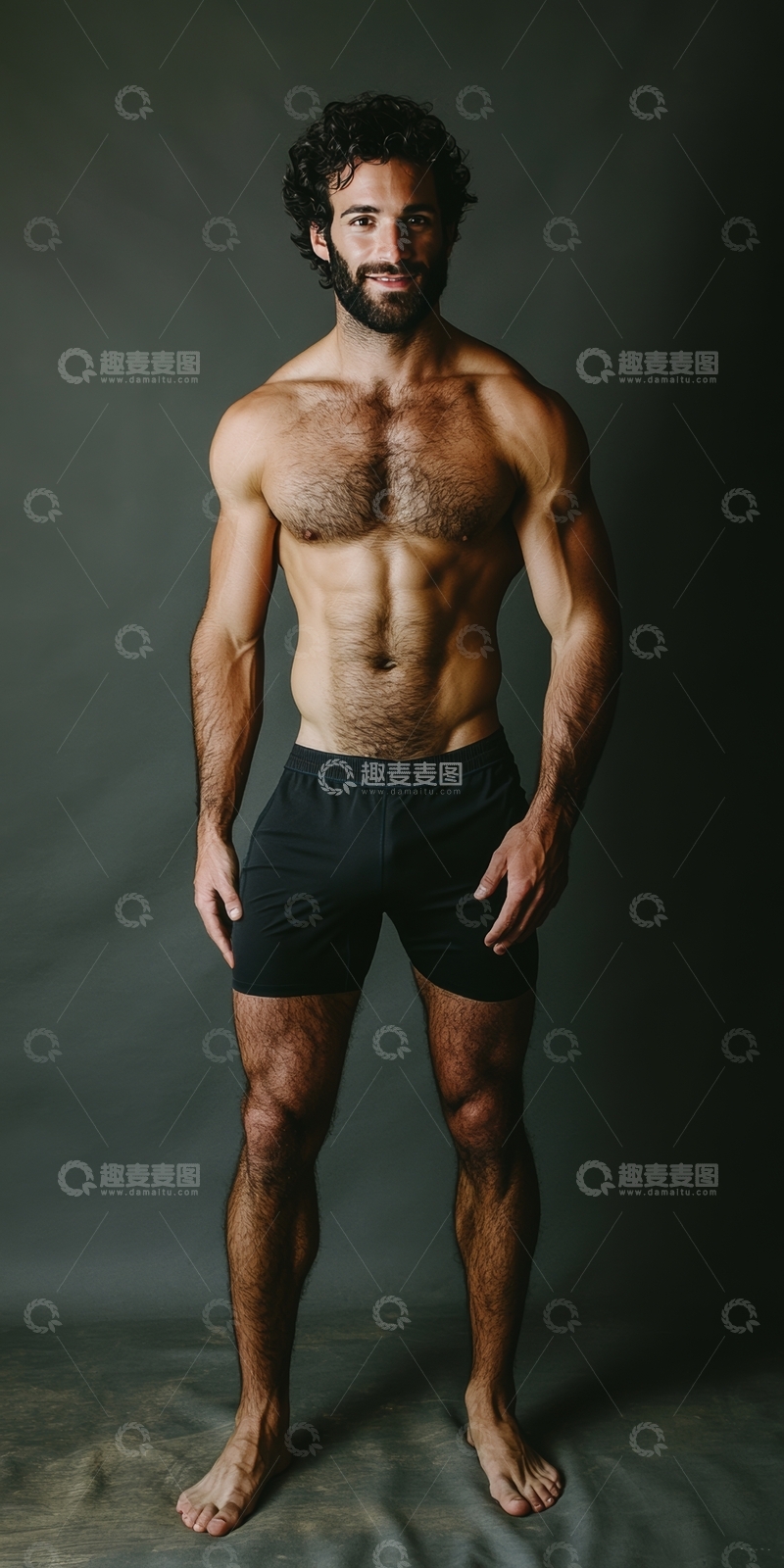 高清大图下载【趣麦麦图】健美男子站立展示肌肉