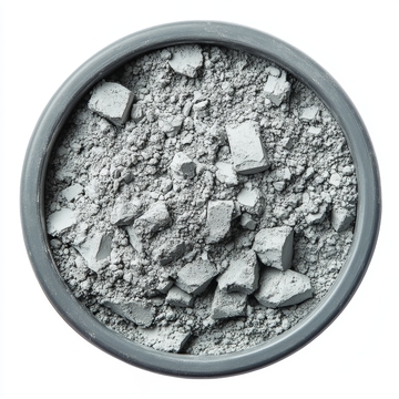 灰色粉末与碎块的容器特写