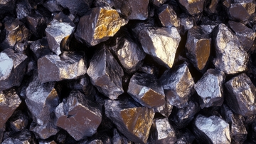 矿石堆叠，表面闪亮