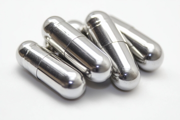 金属胶囊状物体堆叠展示