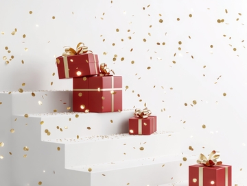 阶梯上的红色礼盒与金色纸屑