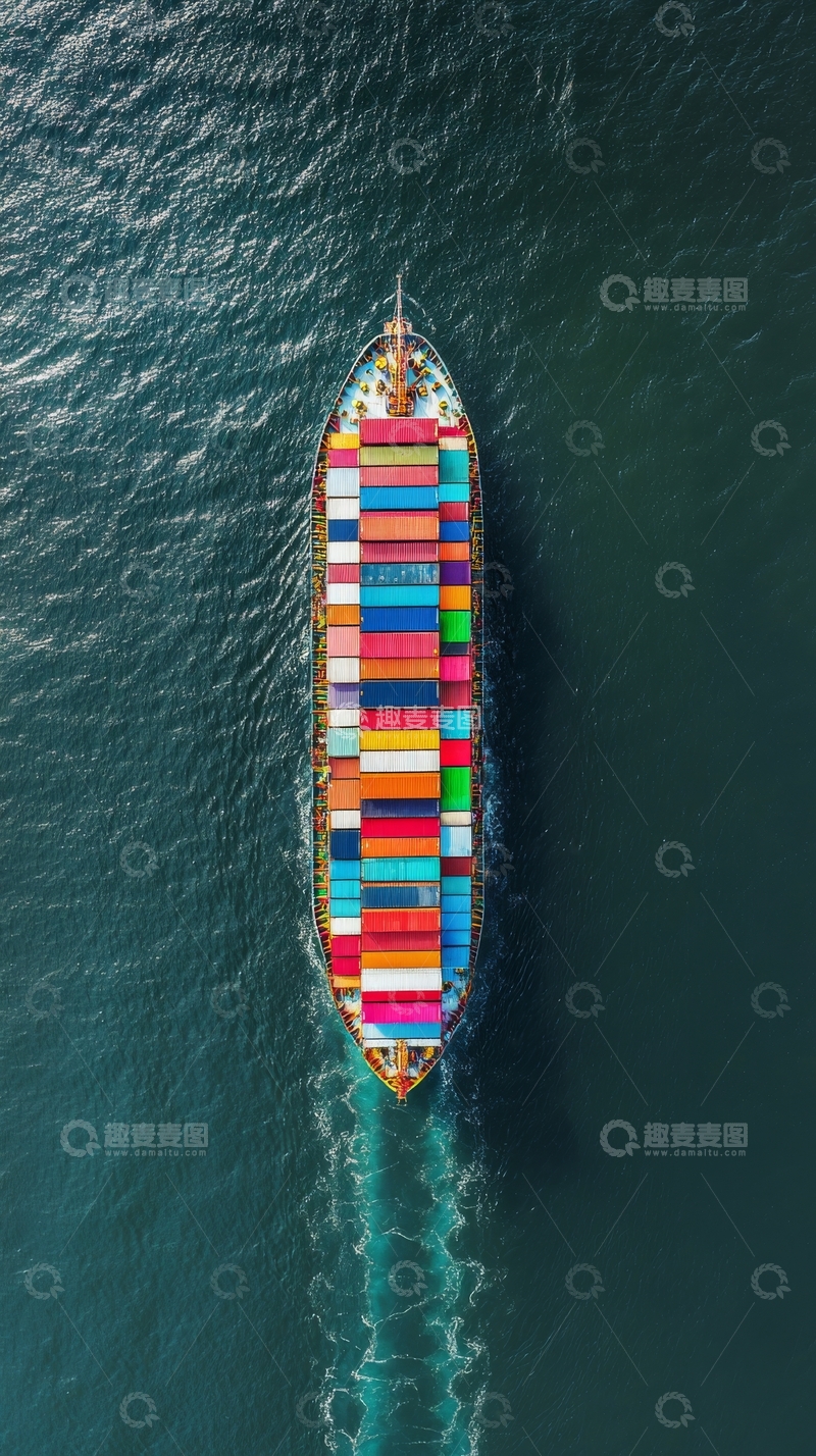 高清大图下载【趣麦麦图】海上航行的集装箱货轮
