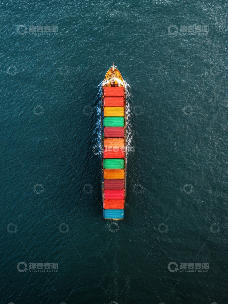 高清大图下载【趣麦麦图】海上航行的集装箱货船