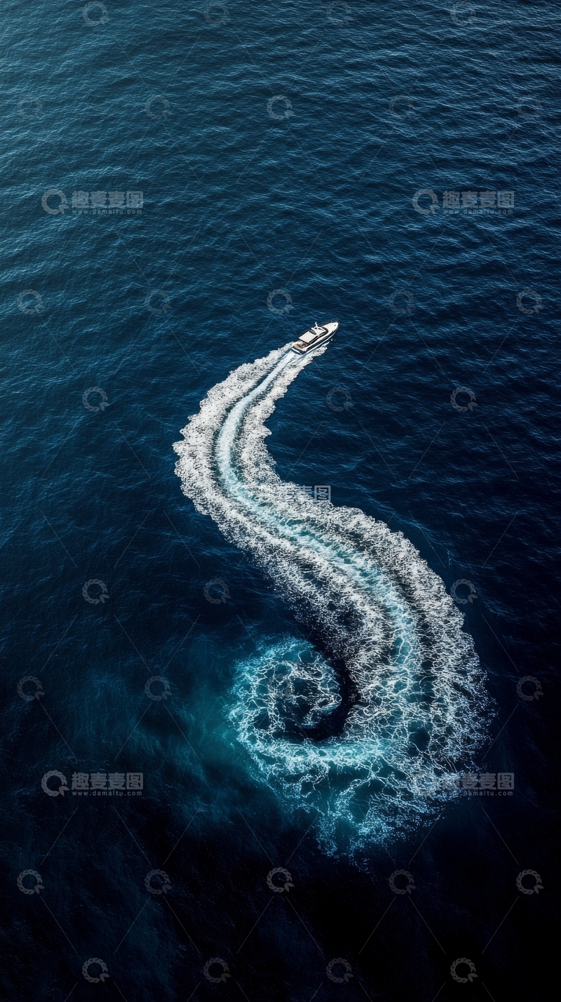 高清大图下载【趣麦麦图】海上螺旋尾迹的航拍视角