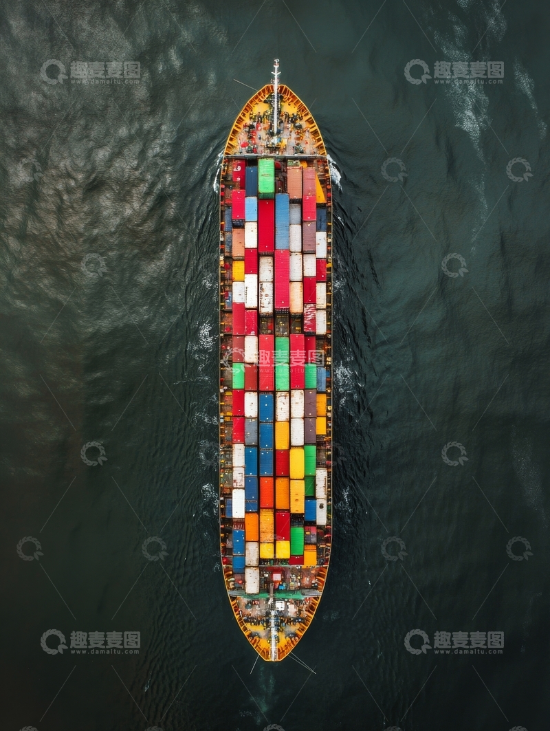 高清大图下载【趣麦麦图】俯瞰视角下的集装箱货轮