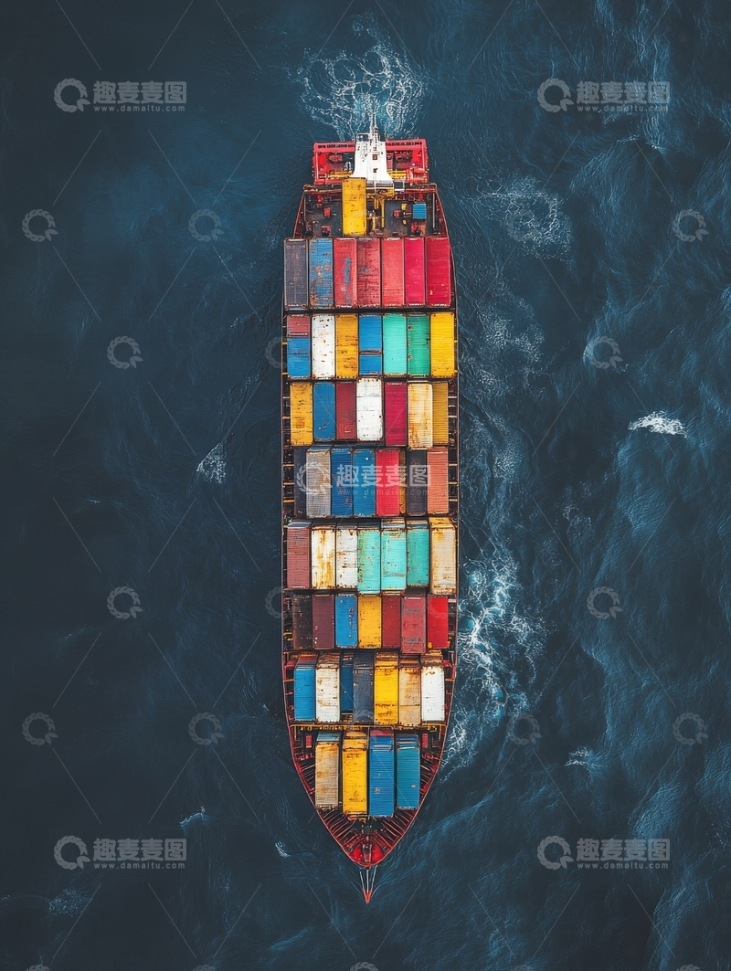 高清大图下载【趣麦麦图】海上航行的集装箱货轮