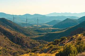 山谷中的风力发电机