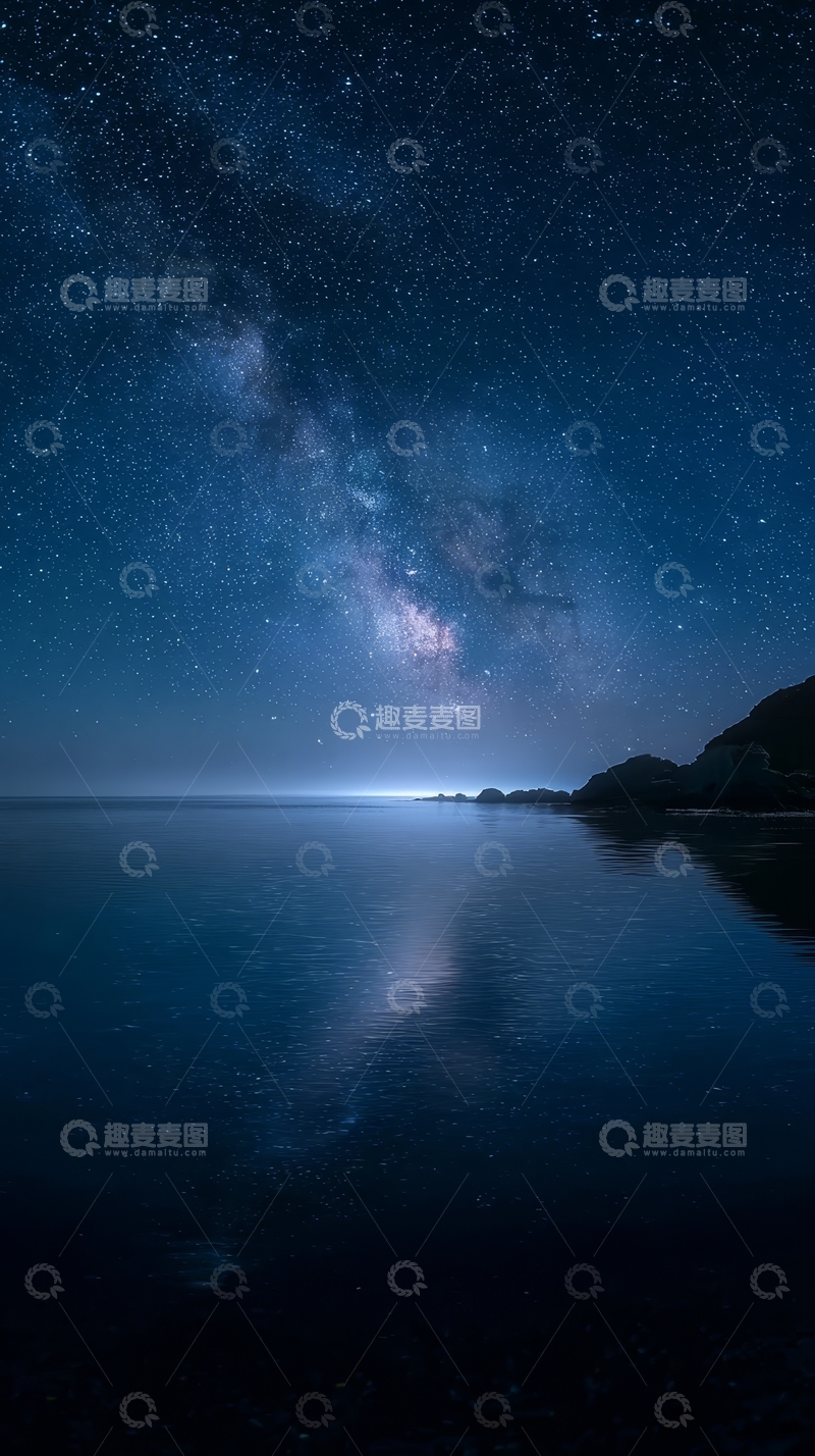 高清大图下载【趣麦麦图】银河映照平静海面的夜景