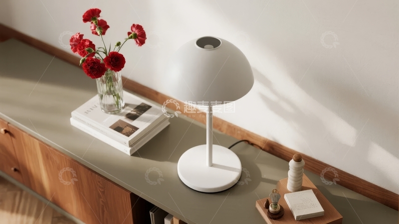 高清大图下载【趣麦麦图】简约书桌上的台灯与花瓶