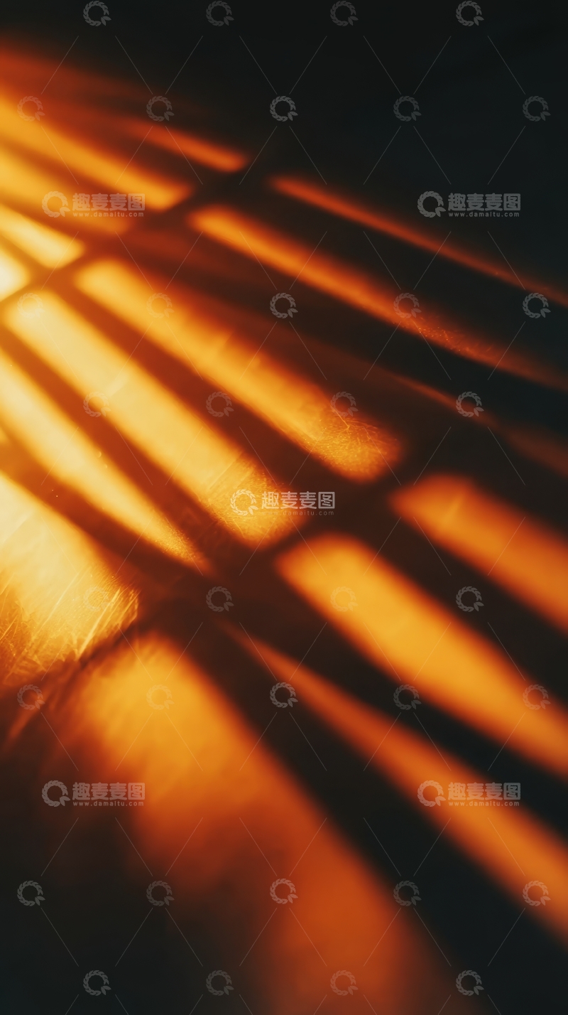 高清大图下载【趣麦麦图】光影交错的温暖窗帘