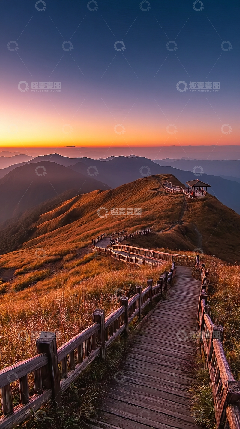 高清大图下载【趣麦麦图】日落时分山间木栈道