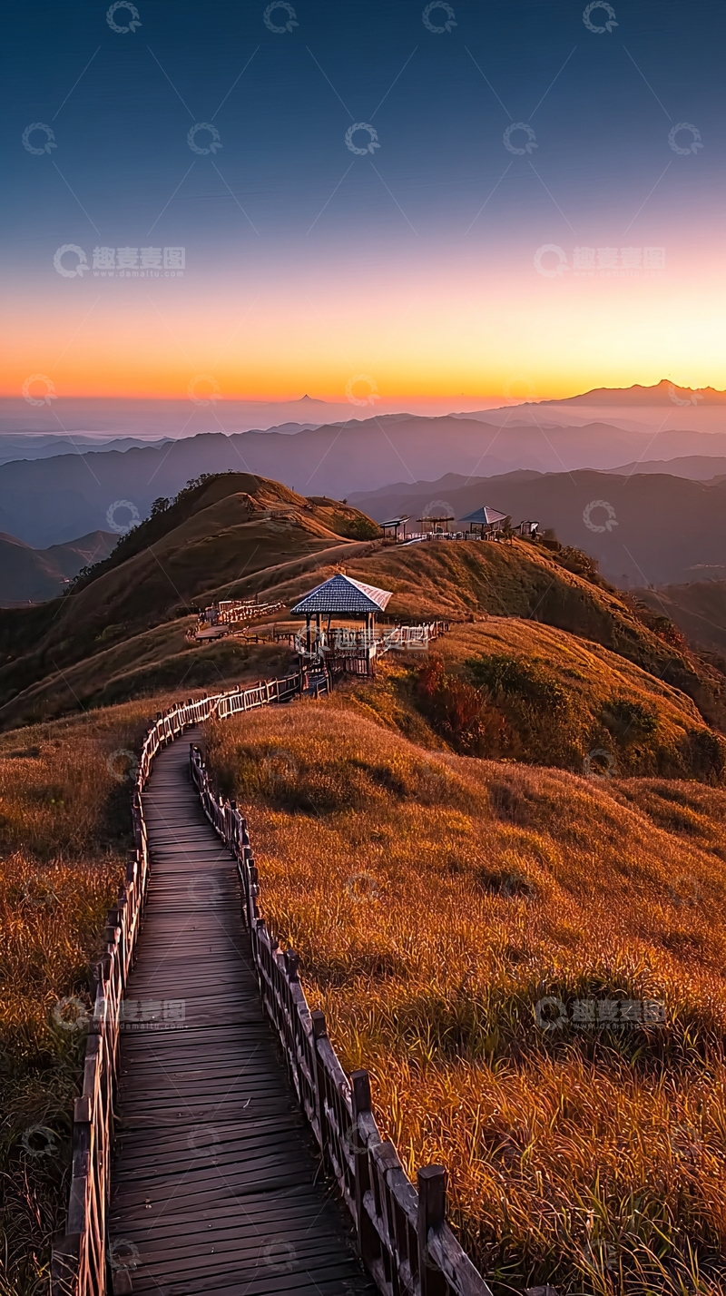 高清大图下载【趣麦麦图】日落时分山间木栈道风景
