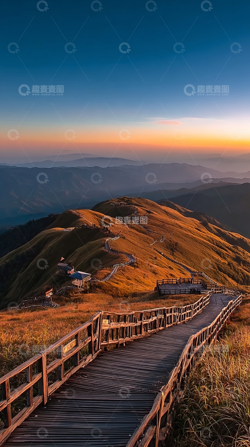 高清大图下载【趣麦麦图】木栈道蜿蜒于山脊之上