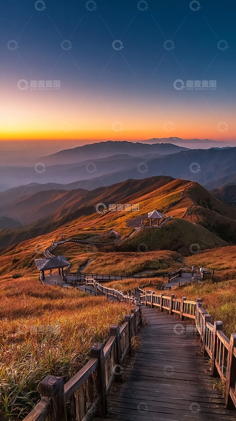 高清大图下载【趣麦麦图】日落时分山间木栈道风景