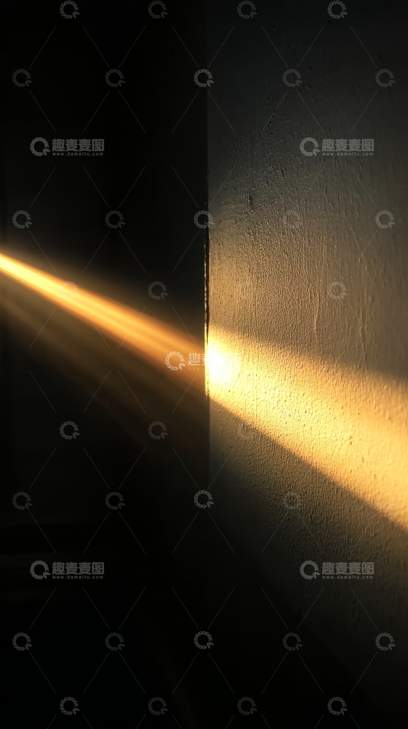 高清大图下载【趣麦麦图】光线穿过缝隙照亮墙面