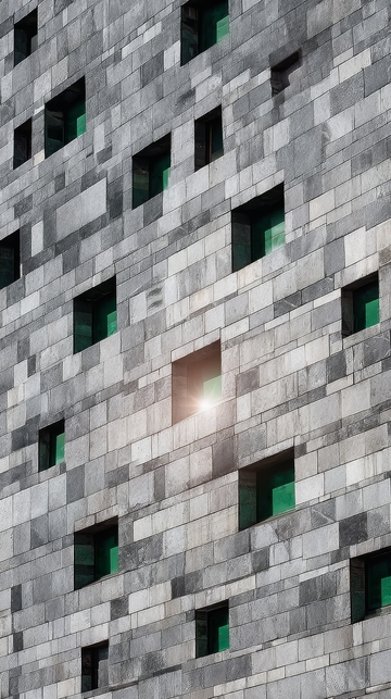 现代建筑灰色砖墙与窗户