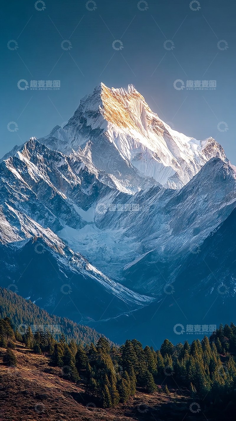 高清大图下载【趣麦麦图】雪山峰顶在晨光中闪耀