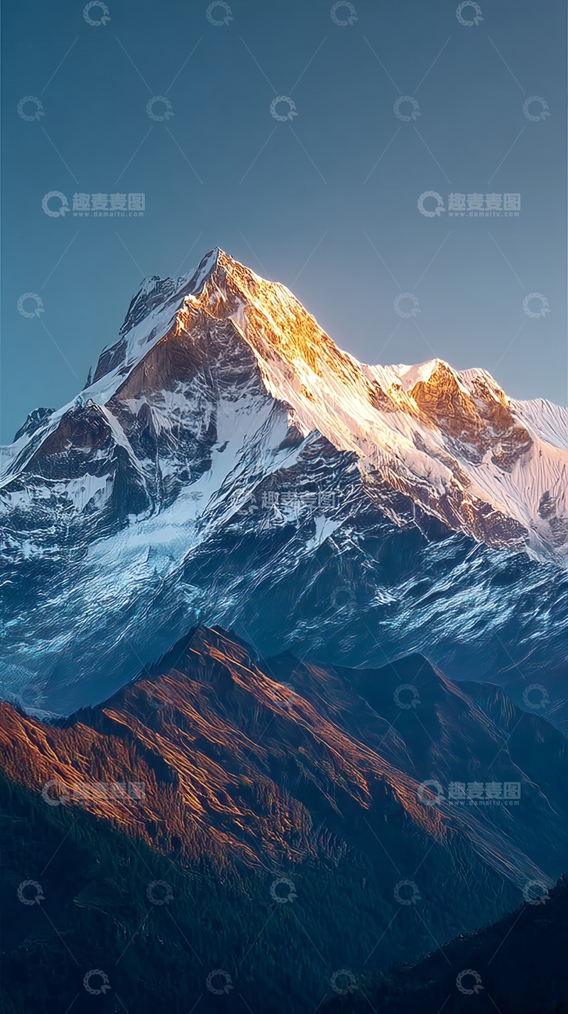 高清大图下载【趣麦麦图】雪山峰顶沐浴在晨光中