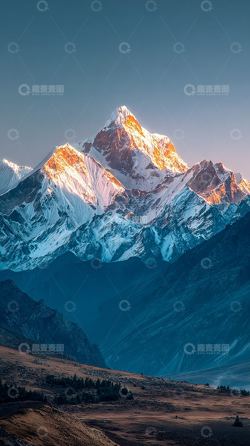 高清大图下载【趣麦麦图】雪山在晨光中闪耀光芒