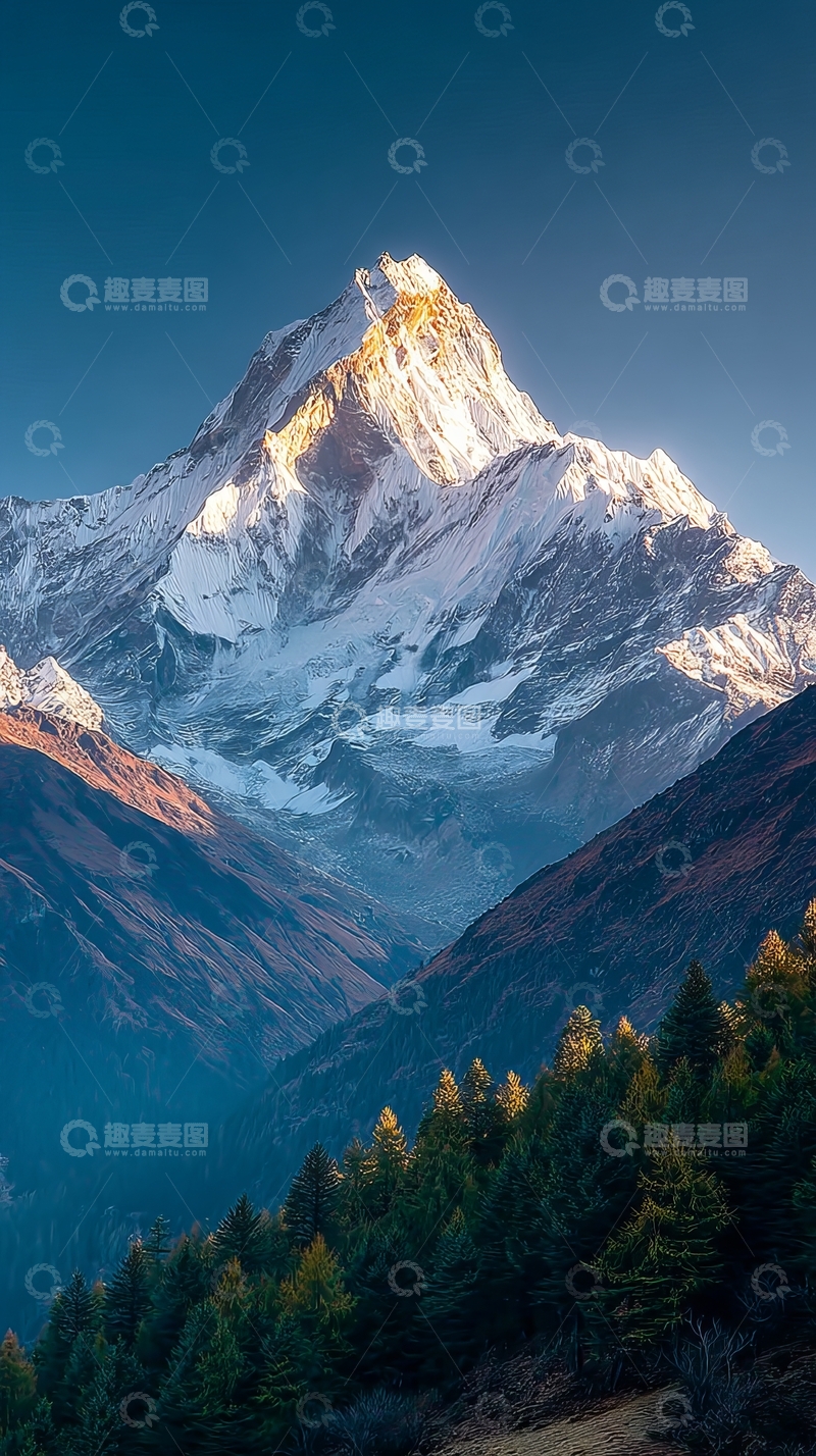 高清大图下载【趣麦麦图】雪山峰顶在晨光中闪耀