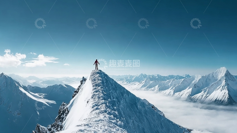 高清大图下载【趣麦麦图】一人站在雪山顶峰俯瞰群山