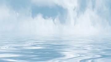 平静水面与云层天空