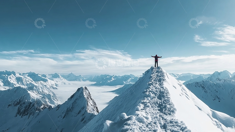 高清大图下载【趣麦麦图】一人站在雪山顶峰张开双臂