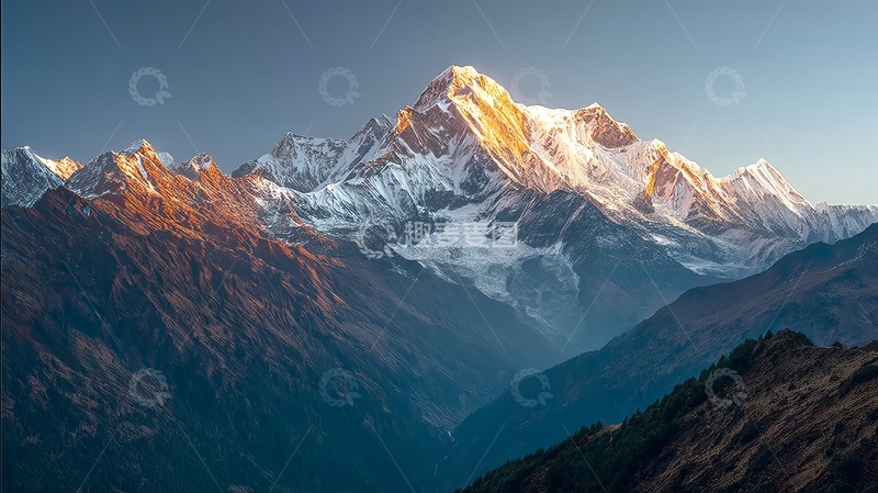 高清大图下载【趣麦麦图】雪山在晨光中闪耀光芒