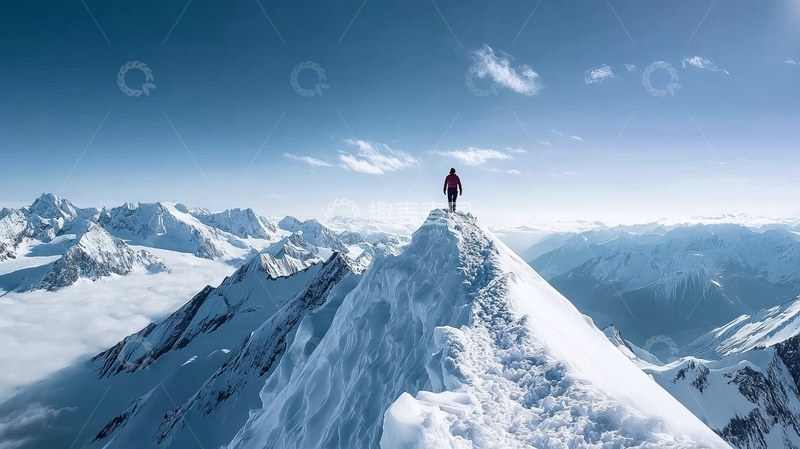 高清大图下载【趣麦麦图】一人站在雪山之巅俯瞰群峰
