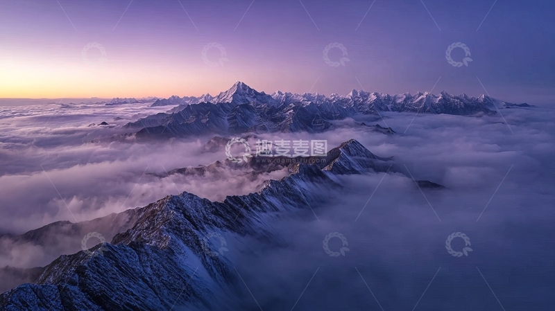 高清大图下载【趣麦麦图】雪山峰顶云海日出景象