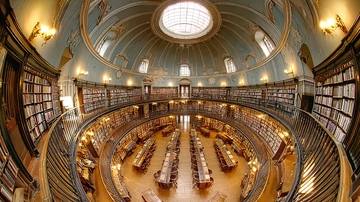 圆形图书馆内部全景