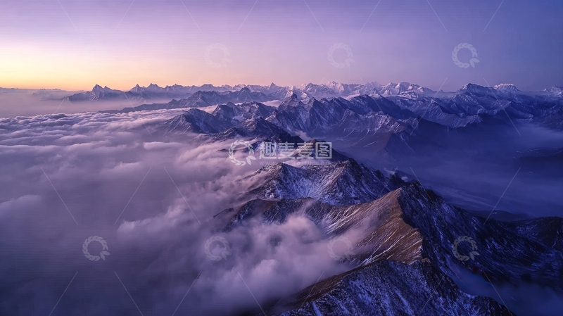 高清大图下载【趣麦麦图】雪山峰顶云海日出景象