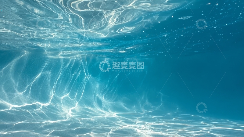 高清大图下载【趣麦麦图】水下光影流动的蓝色海洋