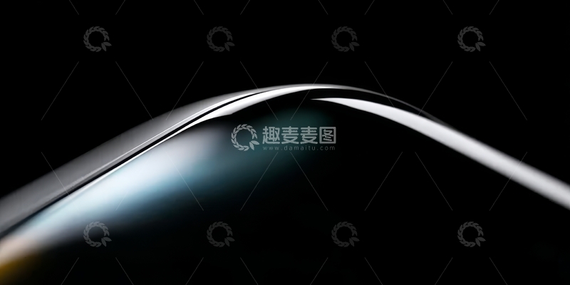 黑色背景上的金属曲线特写