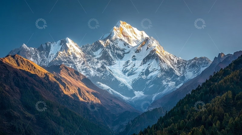 高清大图下载【趣麦麦图】雪山峰顶在晨光中闪耀