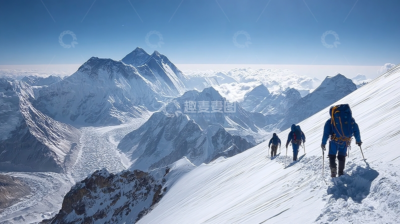 高清大图下载【趣麦麦图】登山者在雪山顶峰行进