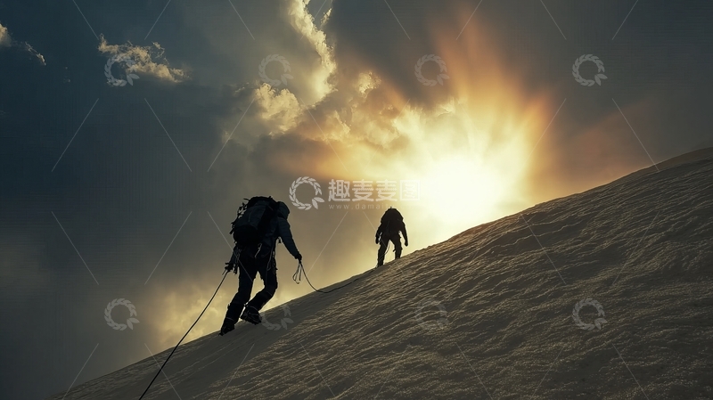 高清大图下载【趣麦麦图】登山者在雪坡上攀登