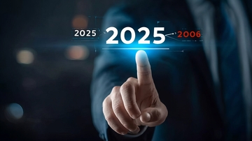 商务人士触碰虚拟屏幕显示2025年