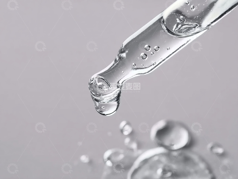 高清大图下载【趣麦麦图】滴管中透明液体滴落形成水珠的特写镜头