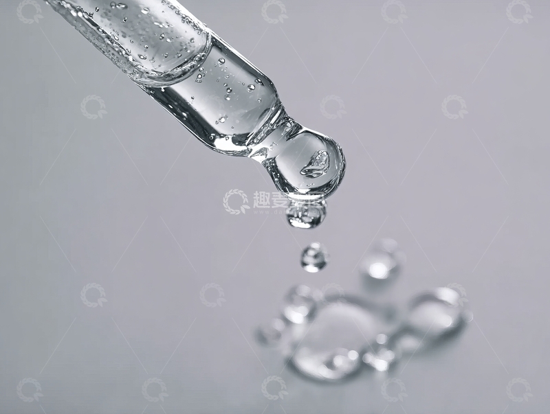 高清大图下载【趣麦麦图】滴管中液体滴落形成水珠的特写镜头