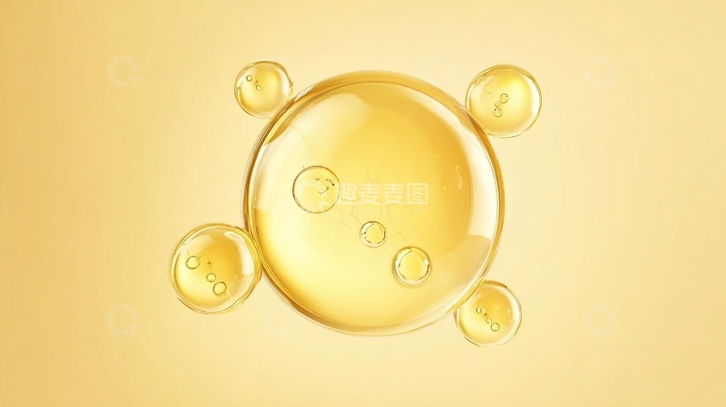 高清大图下载【趣麦麦图】金黄色液体滴在柔和背景上形成光泽水珠