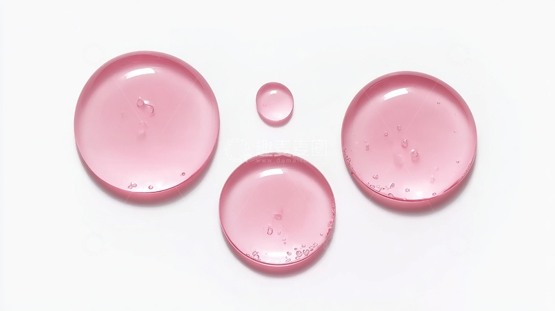 高清大图下载【趣麦麦图】粉色透明液体滴在白色背景上形成不同大小的液滴