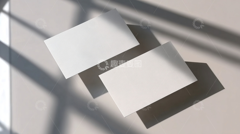 高清大图下载【趣麦麦图】两张空白名片在光影交错的墙面上
