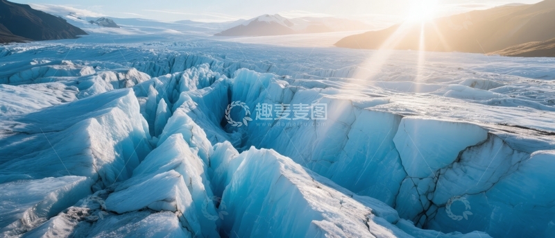 高清大图下载【趣麦麦图】阳光照耀下的冰川裂隙景观