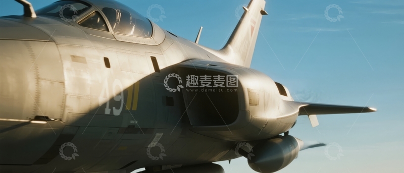 高清大图下载【趣麦麦图】战斗机侧面特写蓝天背景