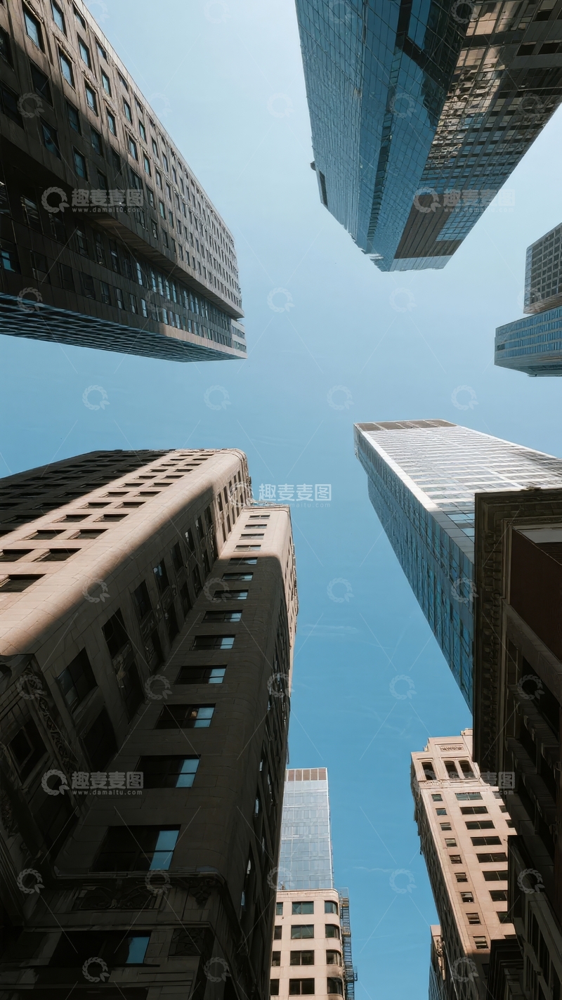 高清大图下载【趣麦麦图】仰视视角下的城市高楼群蓝天映衬