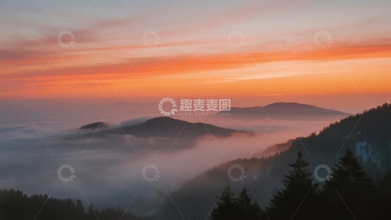 高清大图下载【趣麦麦图】日出时分山峦间云雾缭绕的壮丽景色