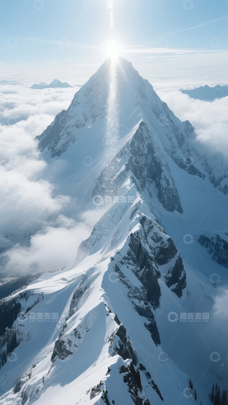 高清大图下载【趣麦麦图】雪山之巅阳光穿透云海壮丽景象